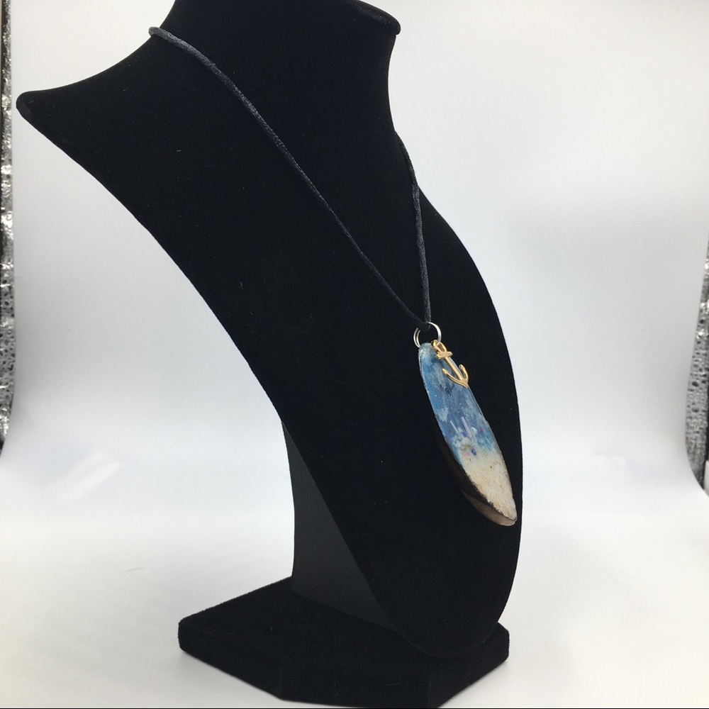 Handmade Shell Necklace - Picture 3 of 11